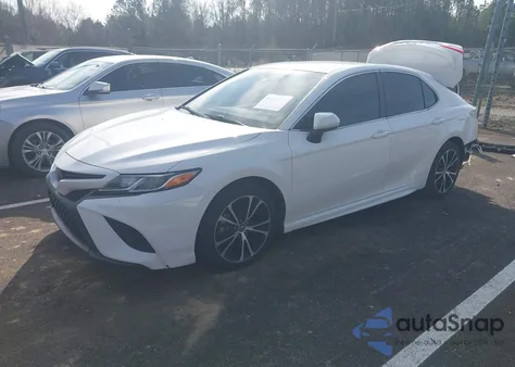2020 Toyota Camry Se z USA, uszkodzony, nr VIN 4T1G11AK0LU942527